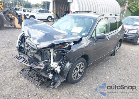 2022 Subaru Forester Premium z USA, uszkodzony, nr VIN JF2SKAEC1NH472441